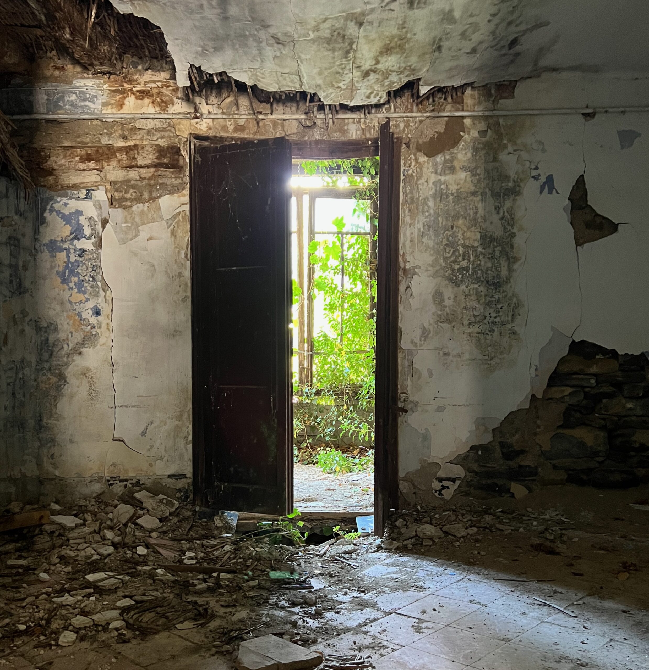 Doorway in the ruin.